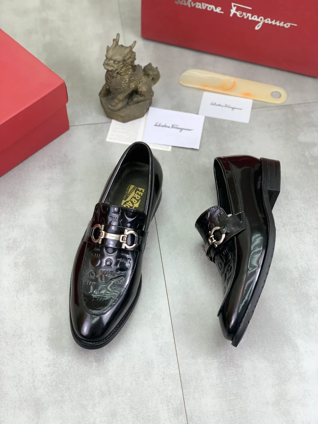 Men's Men's Shoes 💰P480💰[New Style] Water-dyed Niuli 🆘[Salvatore Ferragamo] Ferragamo's latest casual business leather shoes for men! Available at counters simultaneously! The fabric is made of specially imported original calfskin, and the interior is made of imported water-dyed cowhide. It is absolutely luxurious and leads the fashion trend. Matching code: 39-44, black optional
